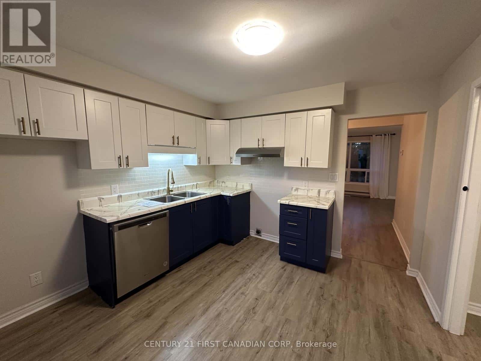 7 - 135 BELMONT DRIVE — London South (South O), Ontario - Photo 3 of 4