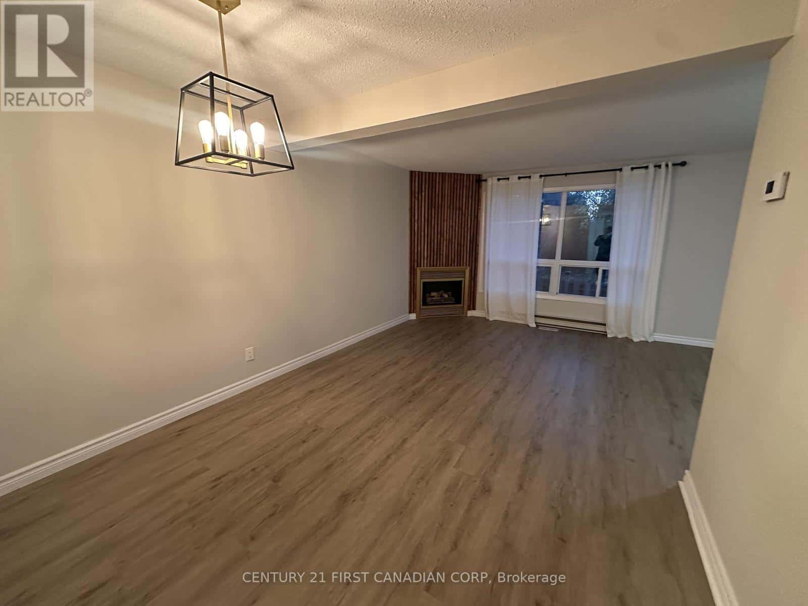 7 - 135 BELMONT DRIVE — London South (South O), Ontario - Photo 4 of 4