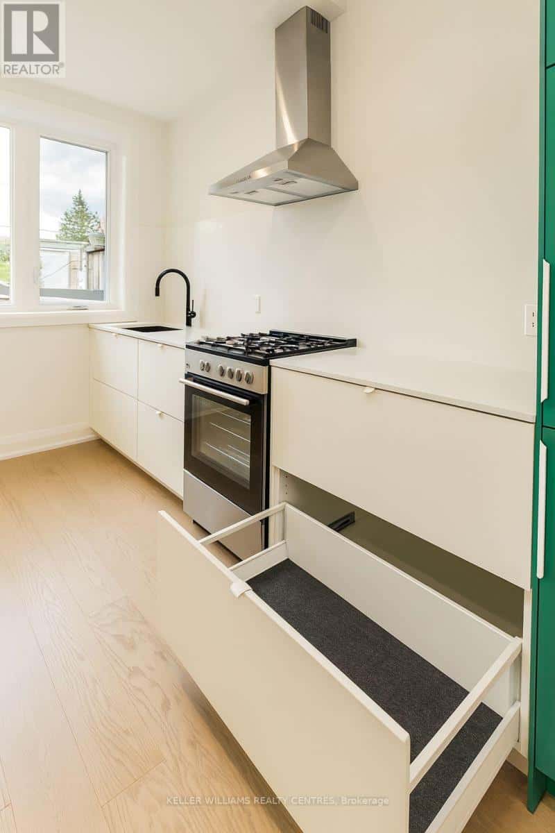 201 - 2034 DANFORTH AVENUE — Toronto (Danforth), Ontario - Photo 3 of 13