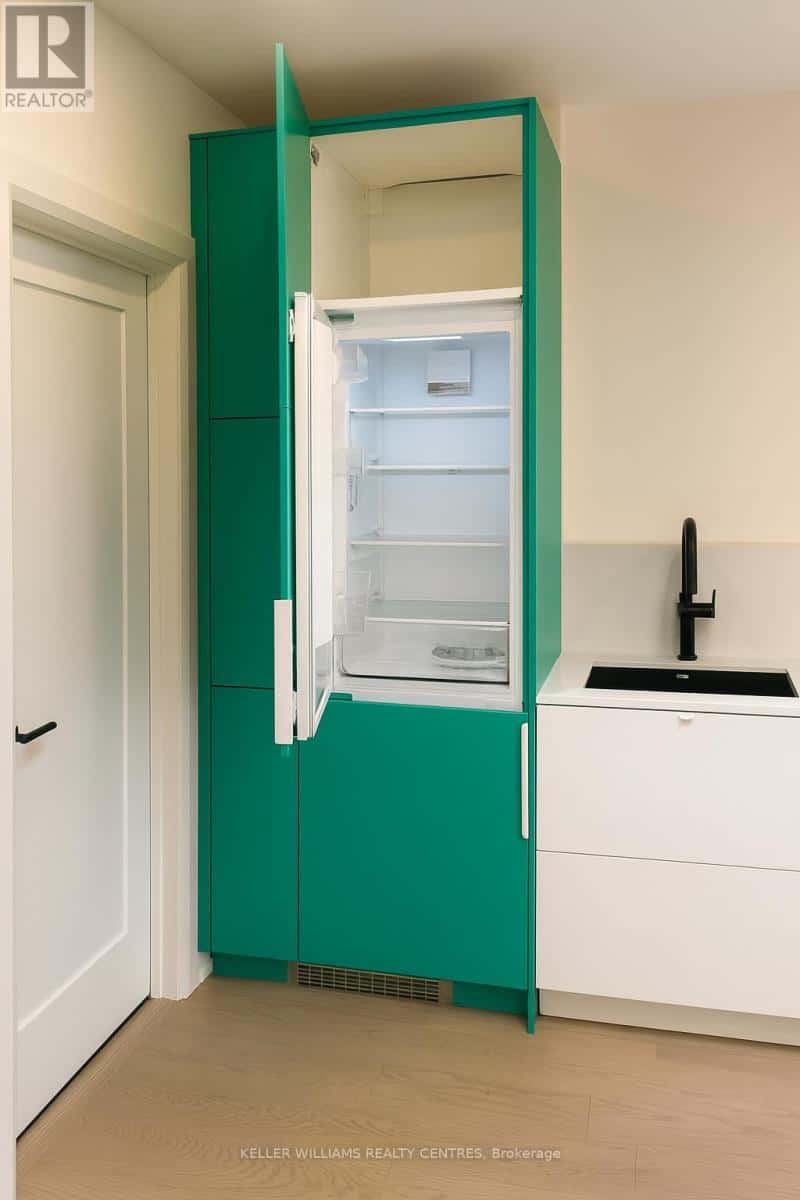 202 - 2034 DANFORTH AVENUE — Toronto (Danforth), Ontario - Photo 3 of 18