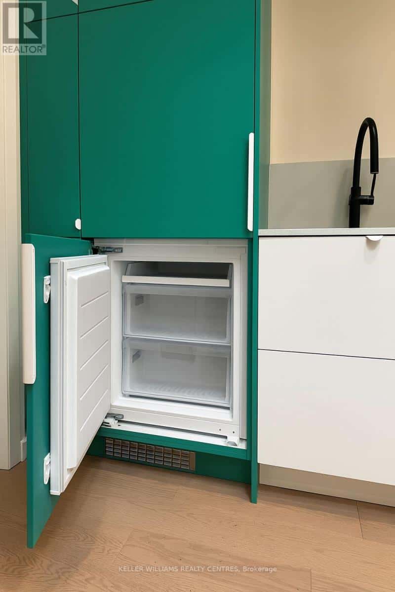 202 - 2034 DANFORTH AVENUE — Toronto (Danforth), Ontario - Photo 4 of 18