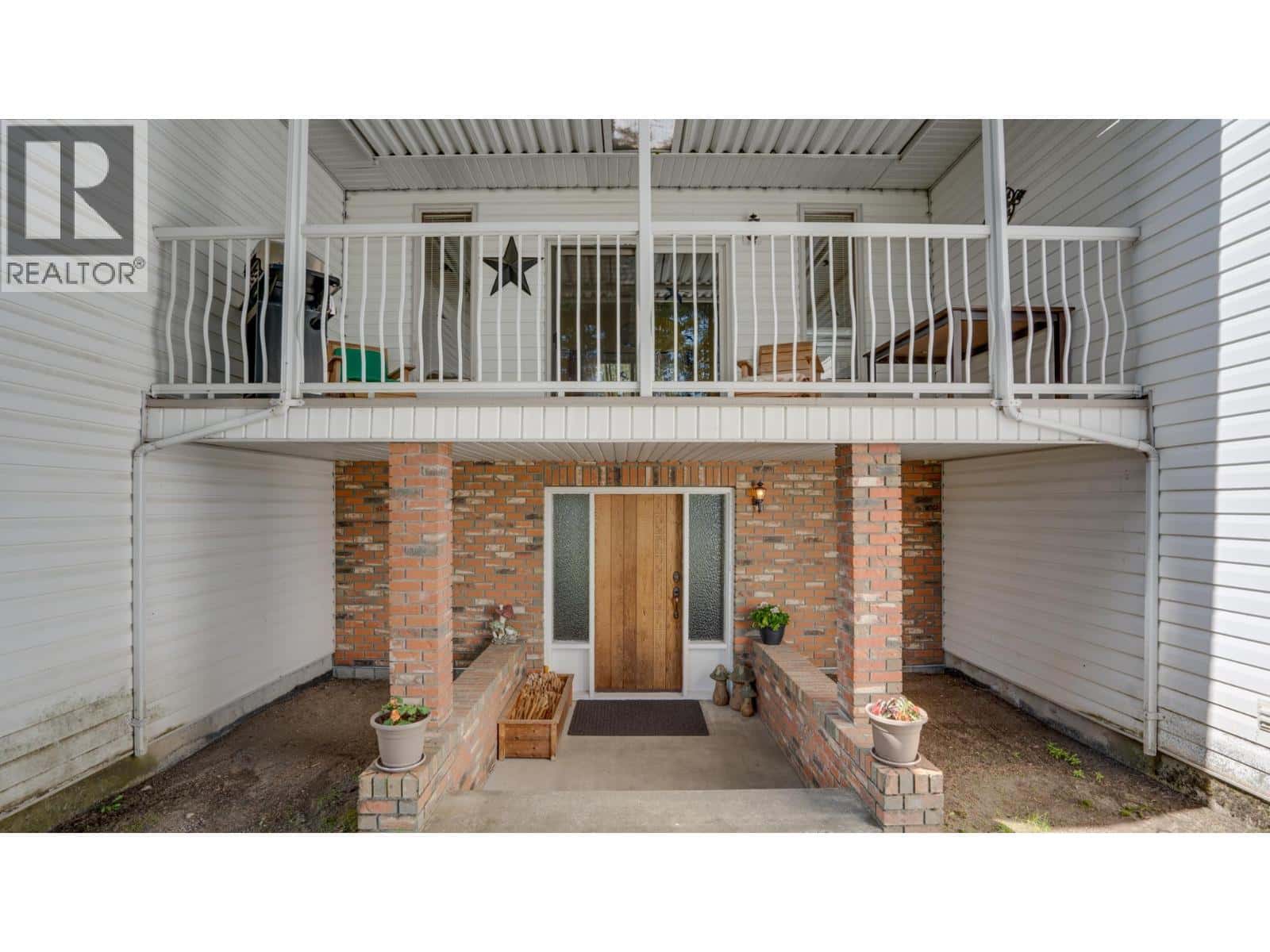 4851 Lansdowne Road — Spallumcheen, British Columbia - Photo 4 of 66