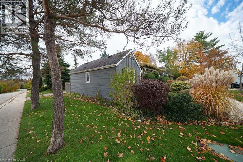 290 HILL Street E — Fergus, Ontario - Photo 5 of 32