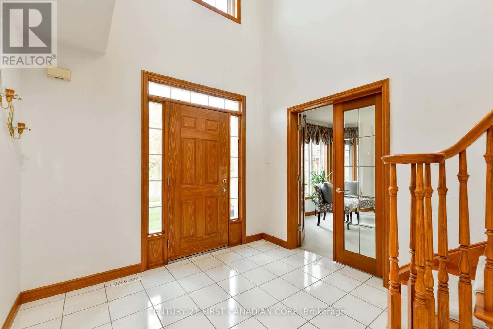 47 CARRIAGE HILL CRESCENT — London North (North G), Ontario - Photo 2 of 50