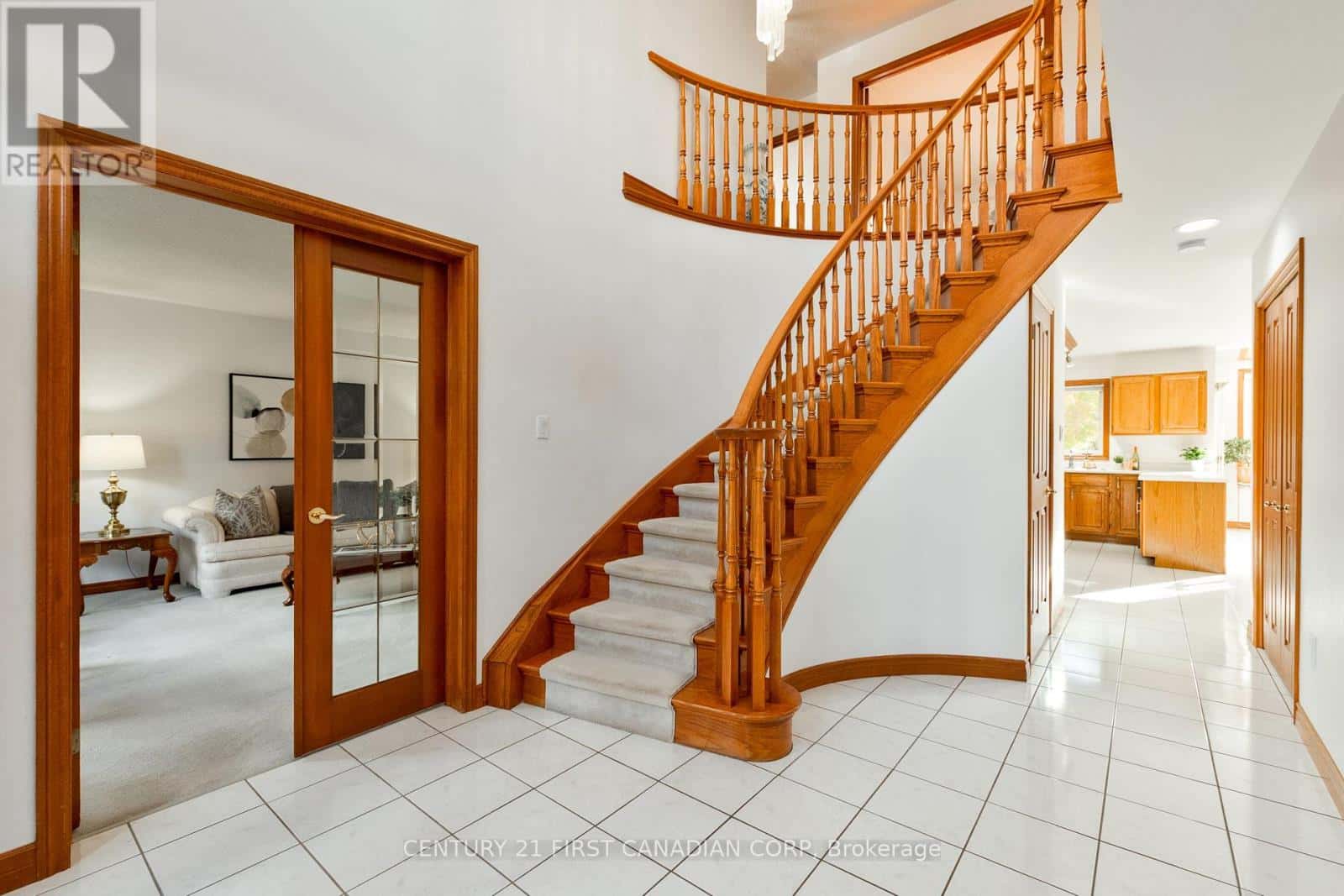 47 CARRIAGE HILL CRESCENT — London North (North G), Ontario - Photo 3 of 50