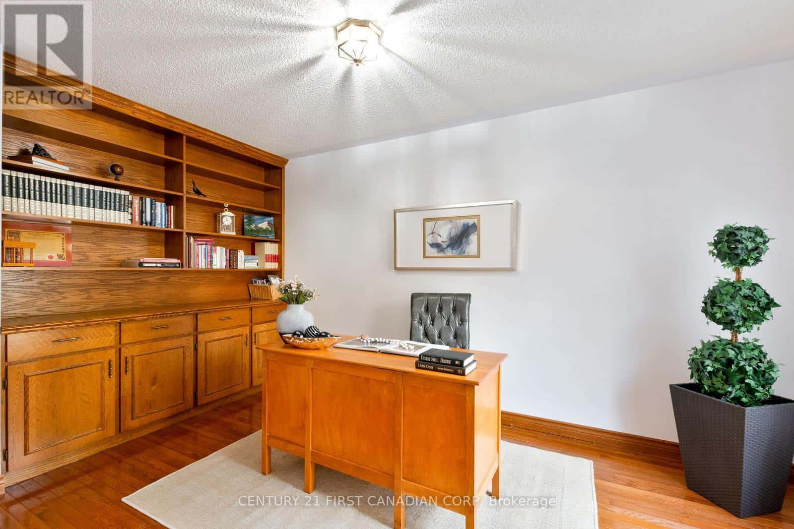 47 CARRIAGE HILL CRESCENT — London North (North G), Ontario - Photo 5 of 50