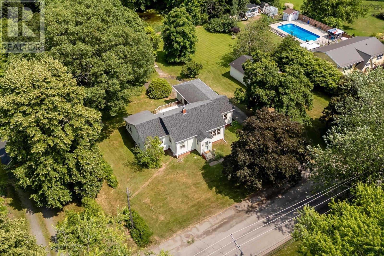 122 Maple Avenue — Berwick, Nova Scotia - Photo 2 of 45