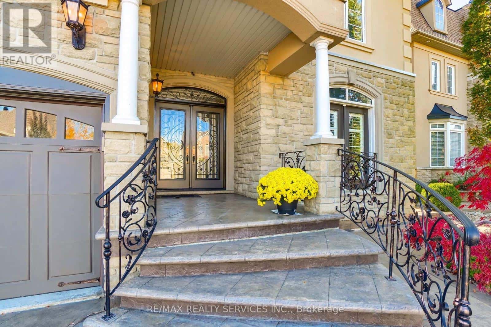 9 CONCORDE DRIVE — Brampton (Vales of Castlemore North), Ontario - Photo 3 of 48