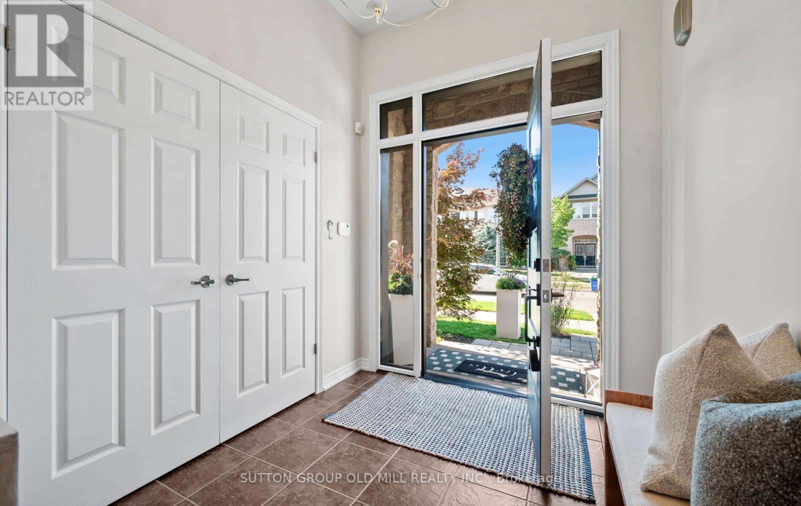 3304 STALYBRIDGE DRIVE — Oakville (BC Bronte Creek), Ontario - Photo 2 of 46