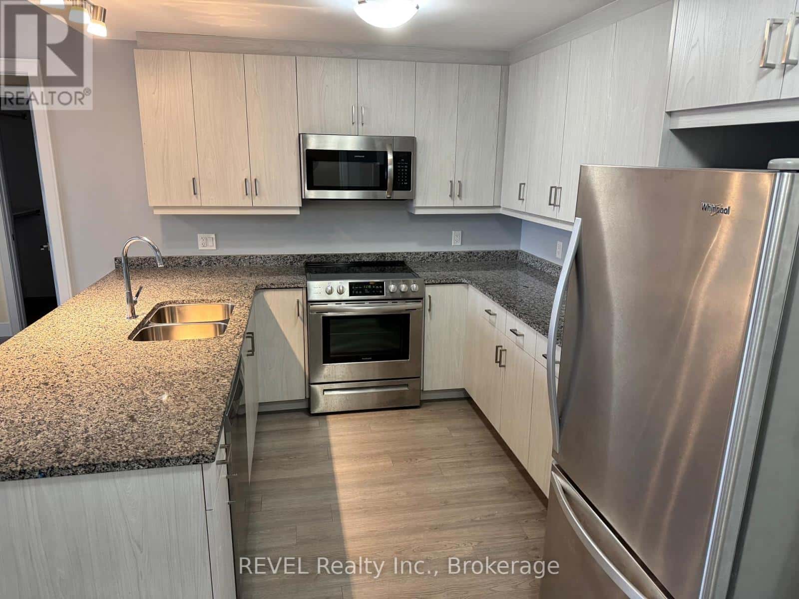 304 - 300G FOURTH AVENUE — St. Catharines (Ridley), Ontario - Photo 5 of 13