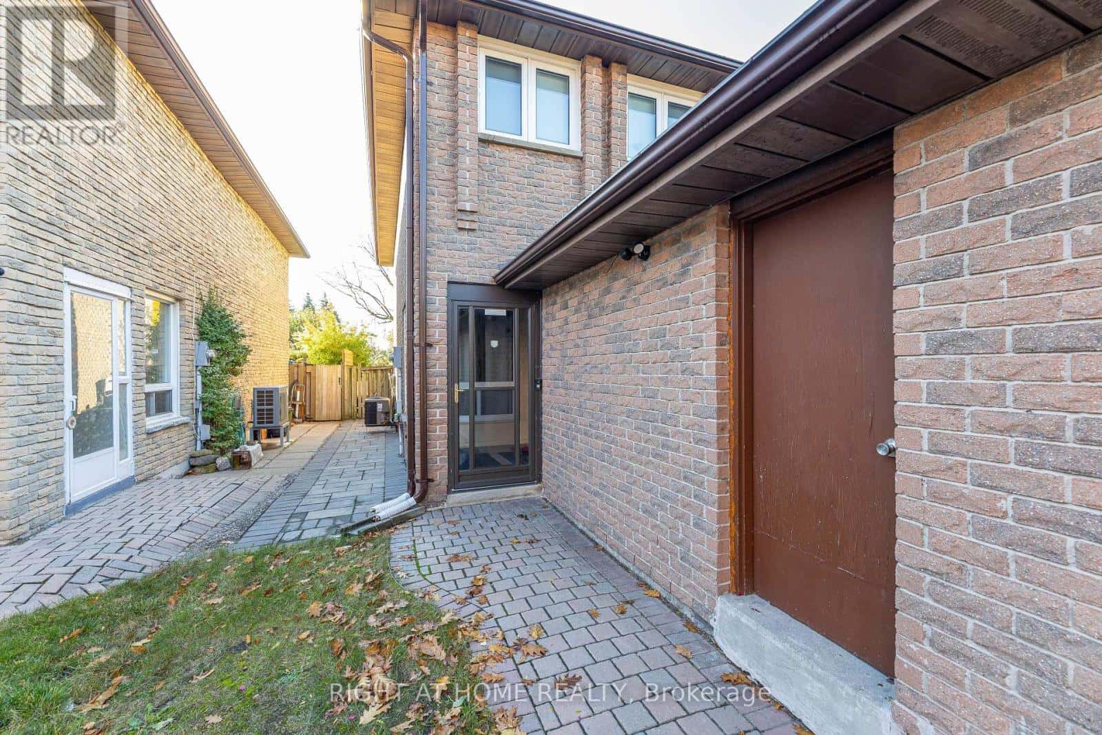 37 CHEESEMAN DRIVE — Markham (Milliken Mills West), Ontario - Photo 2 of 39