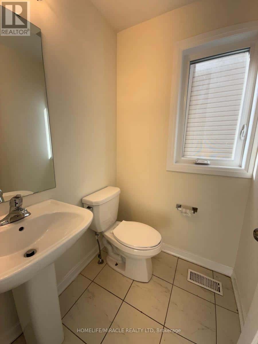 136 GILDERSLEEVE BOULEVARD — Loyalist (Bath), Ontario - Photo 2 of 25