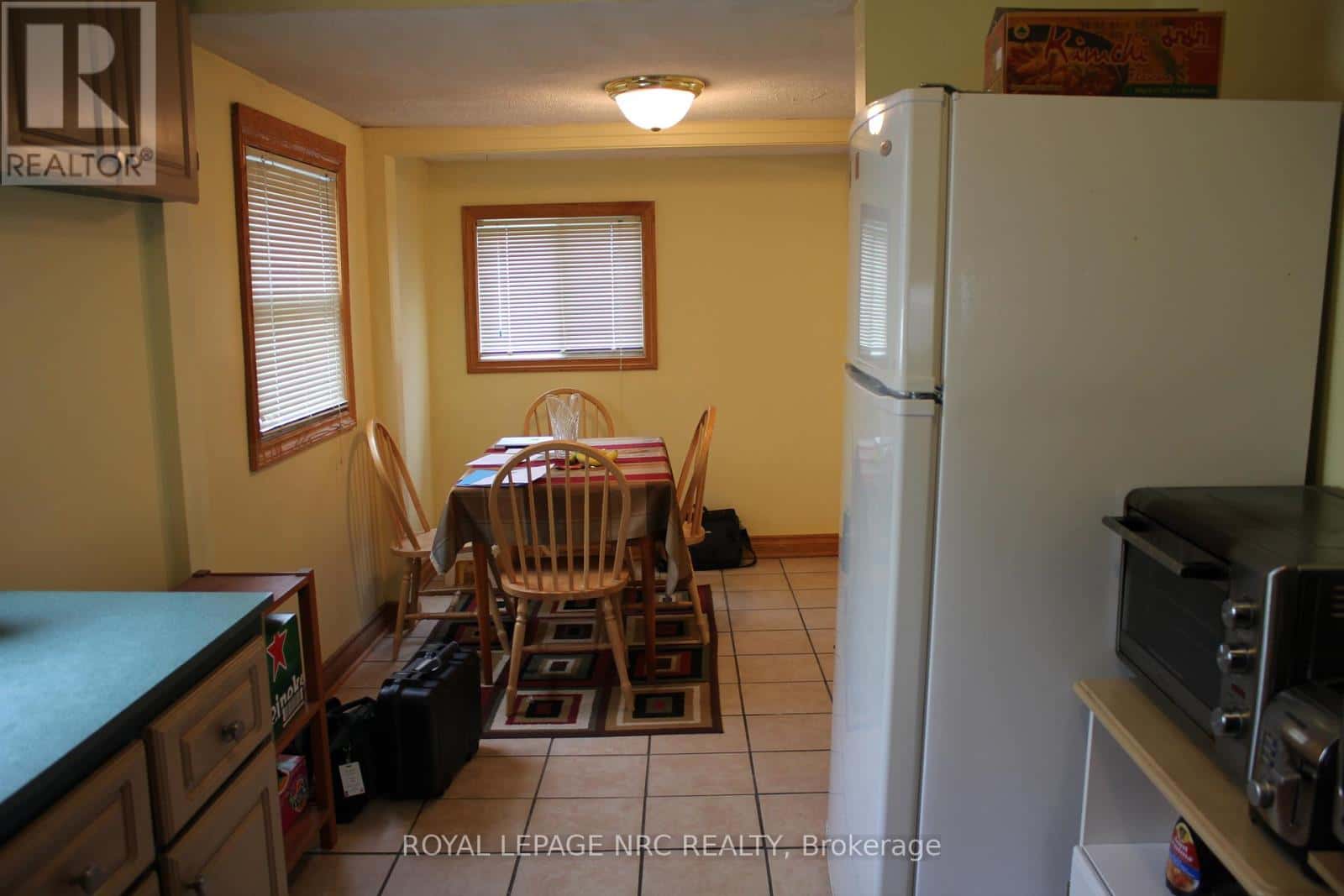 18 COSBY AVENUE — St. Catharines (Facer), Ontario - Photo 4 of 11