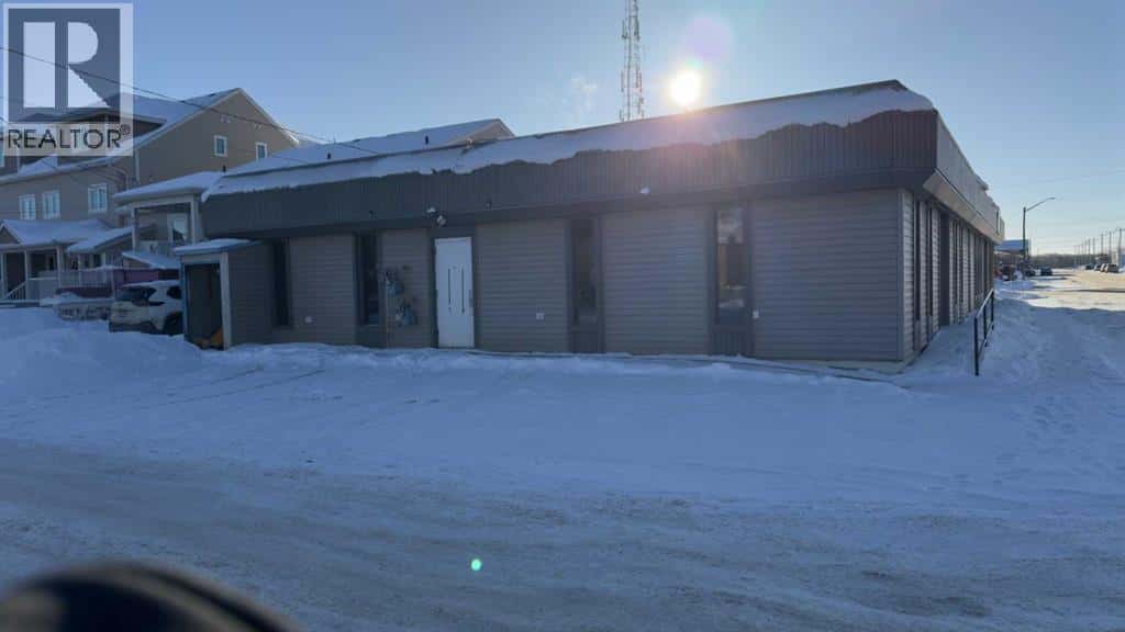 902 4 Avenue — Wainwright, Alberta - Photo 4 of 4