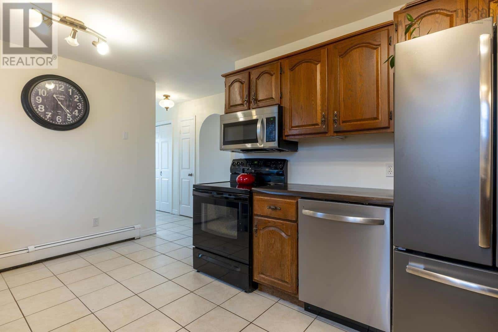 22 Carisbrooke Lane — Cole Harbour, Nova Scotia - Photo 4 of 32