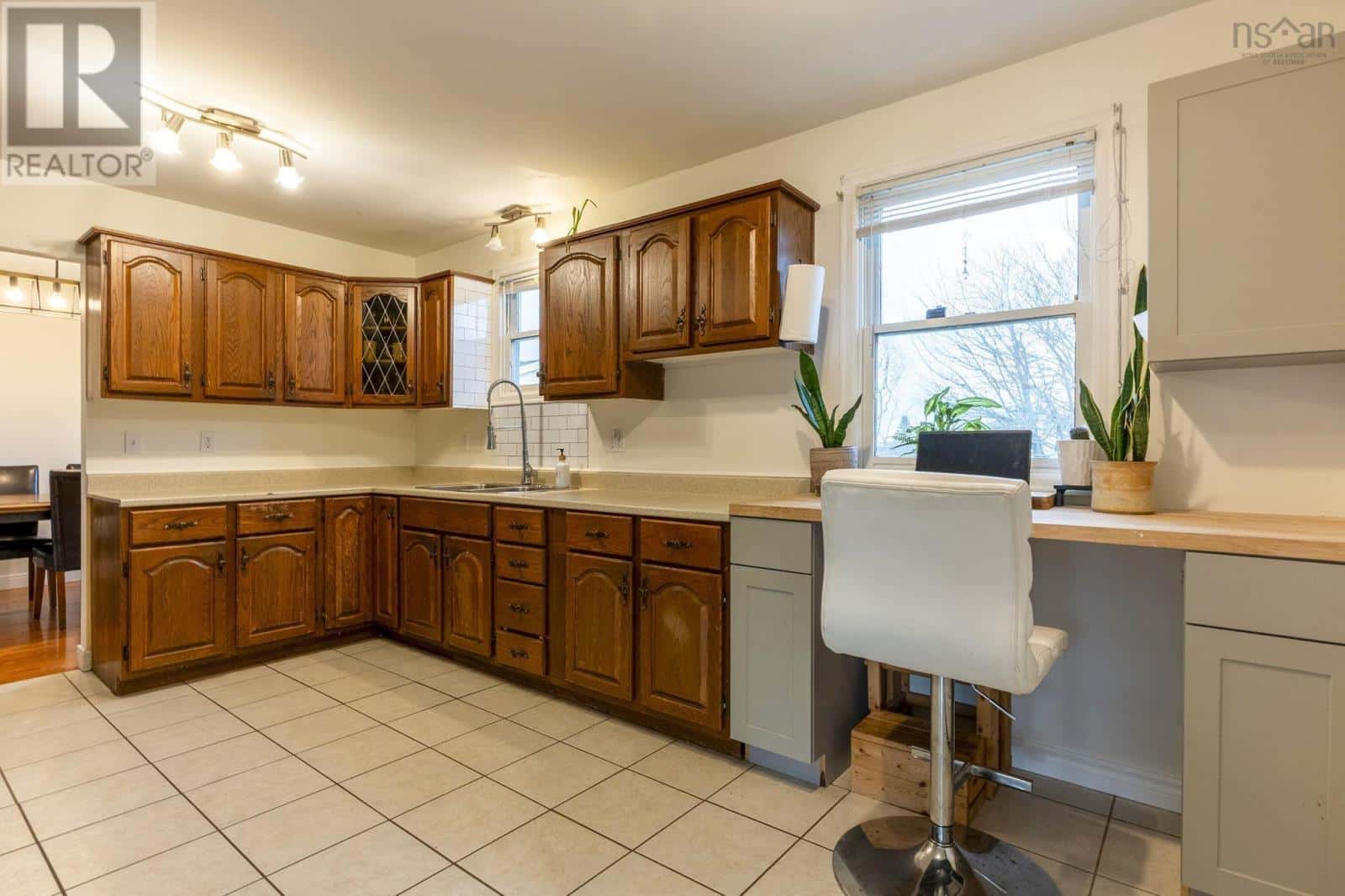 22 Carisbrooke Lane — Cole Harbour, Nova Scotia - Photo 5 of 32