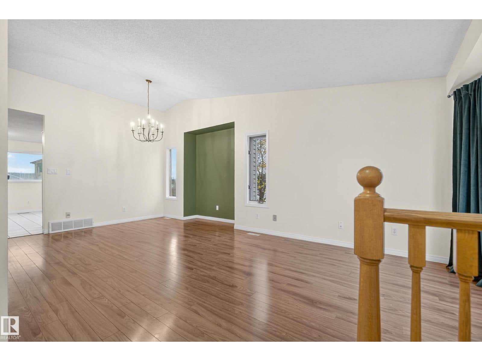 6520 154 AV NW - Photo 5 of 52, Edmonton, Alberta