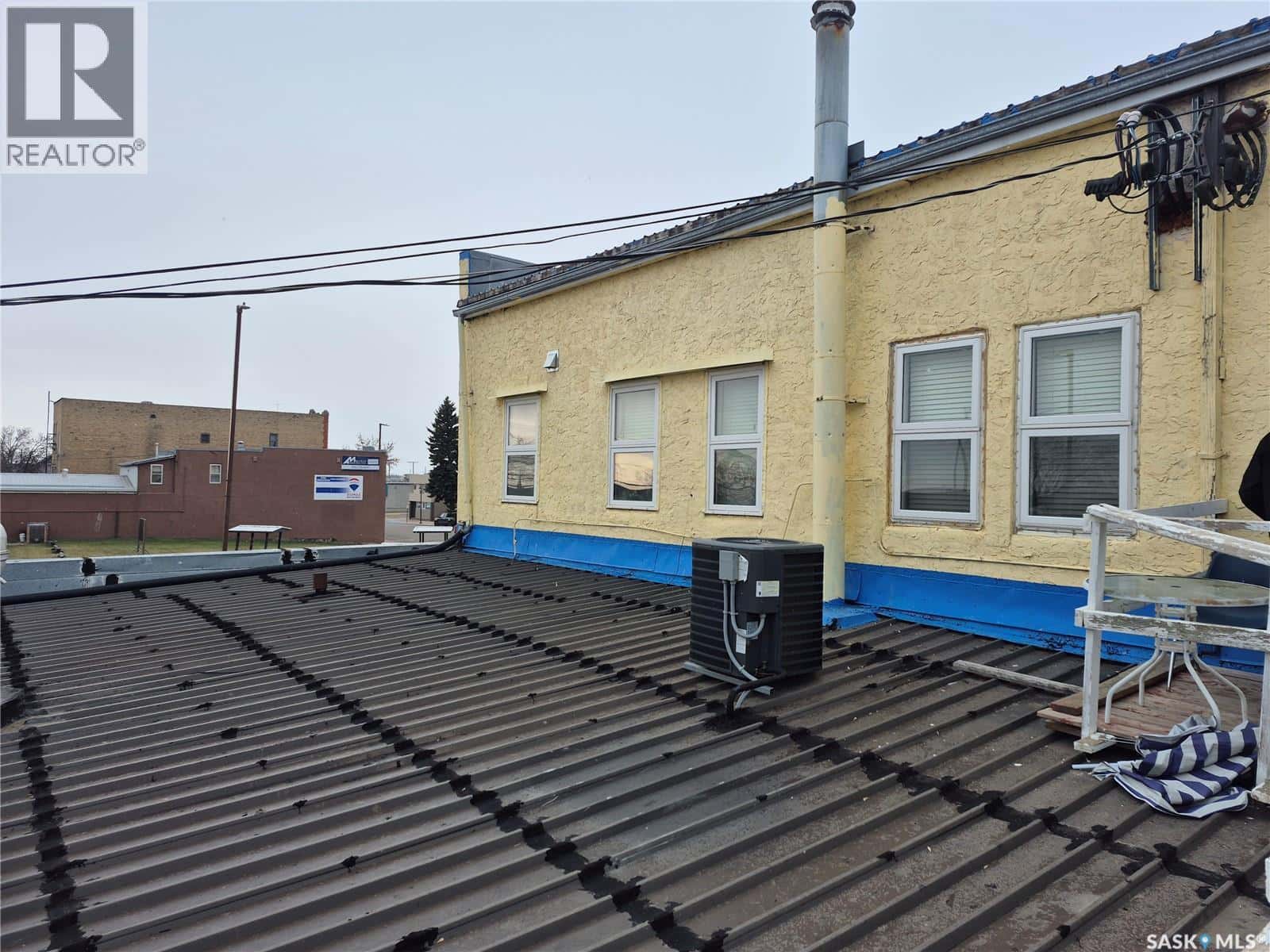 302 Main STREET — Melville, Saskatchewan - Photo 3 of 31