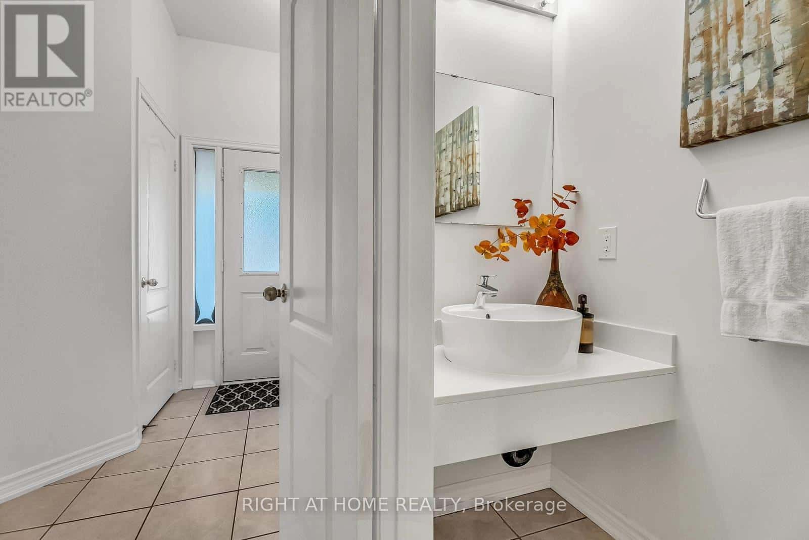 12 WALTER THOMAS WAY — Markham (Buttonville), Ontario - Photo 4 of 21