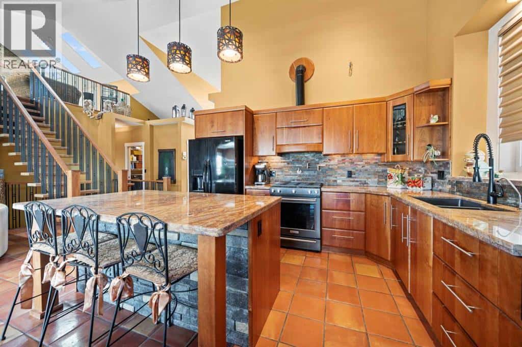 118 Riverwood Crescent SW — Diamond Valley, Alberta - Photo 5 of 40