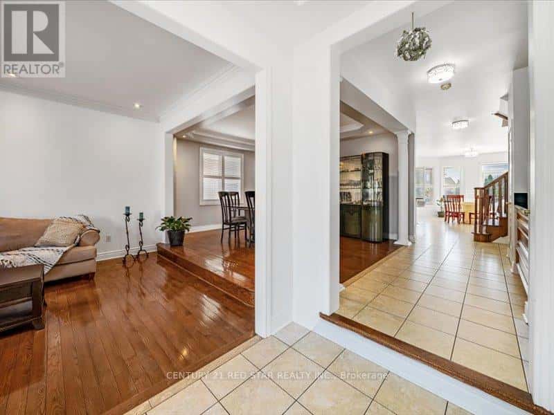 31 EIFFEL BOULEVARD — Brampton (Vales of Castlemore North), Ontario - Photo 4 of 39