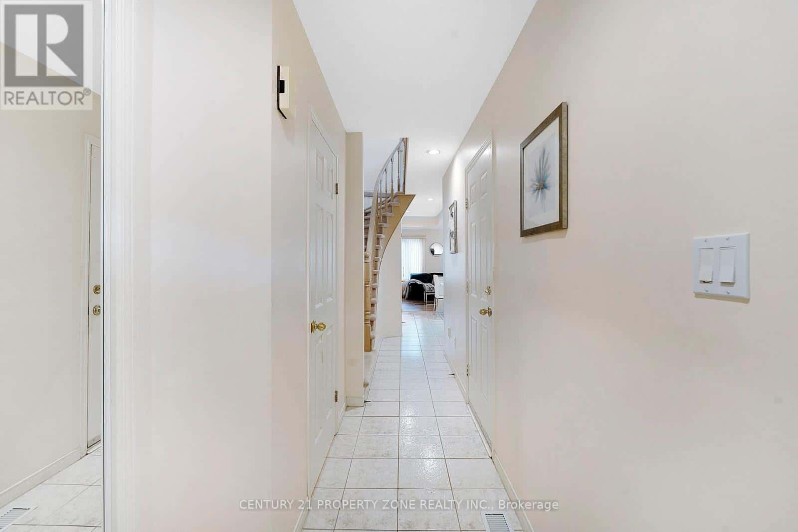 2 - 1809 UPPER WENTWORTH STREET — Hamilton (Allison), Ontario - Photo 5 of 30