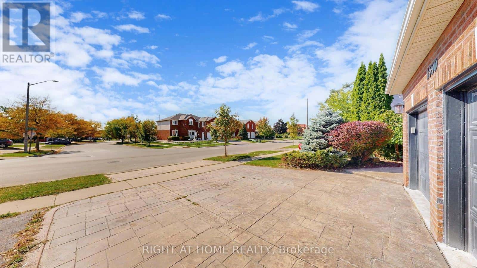 1590 MAJOR OAKS ROAD — Pickering (Brock Ridge), Ontario - Photo 4 of 5