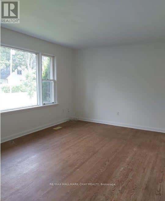 MAIN FLOOR - 17 GUNN STREET — Barrie (Wellington), Ontario - Photo 4 of 12