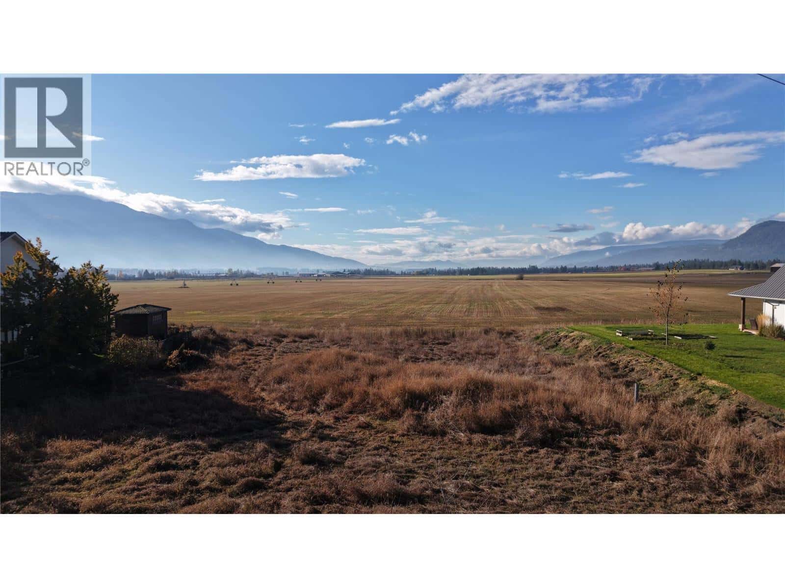 4575 Lansdowne Road — Spallumcheen, British Columbia - Photo 5 of 17