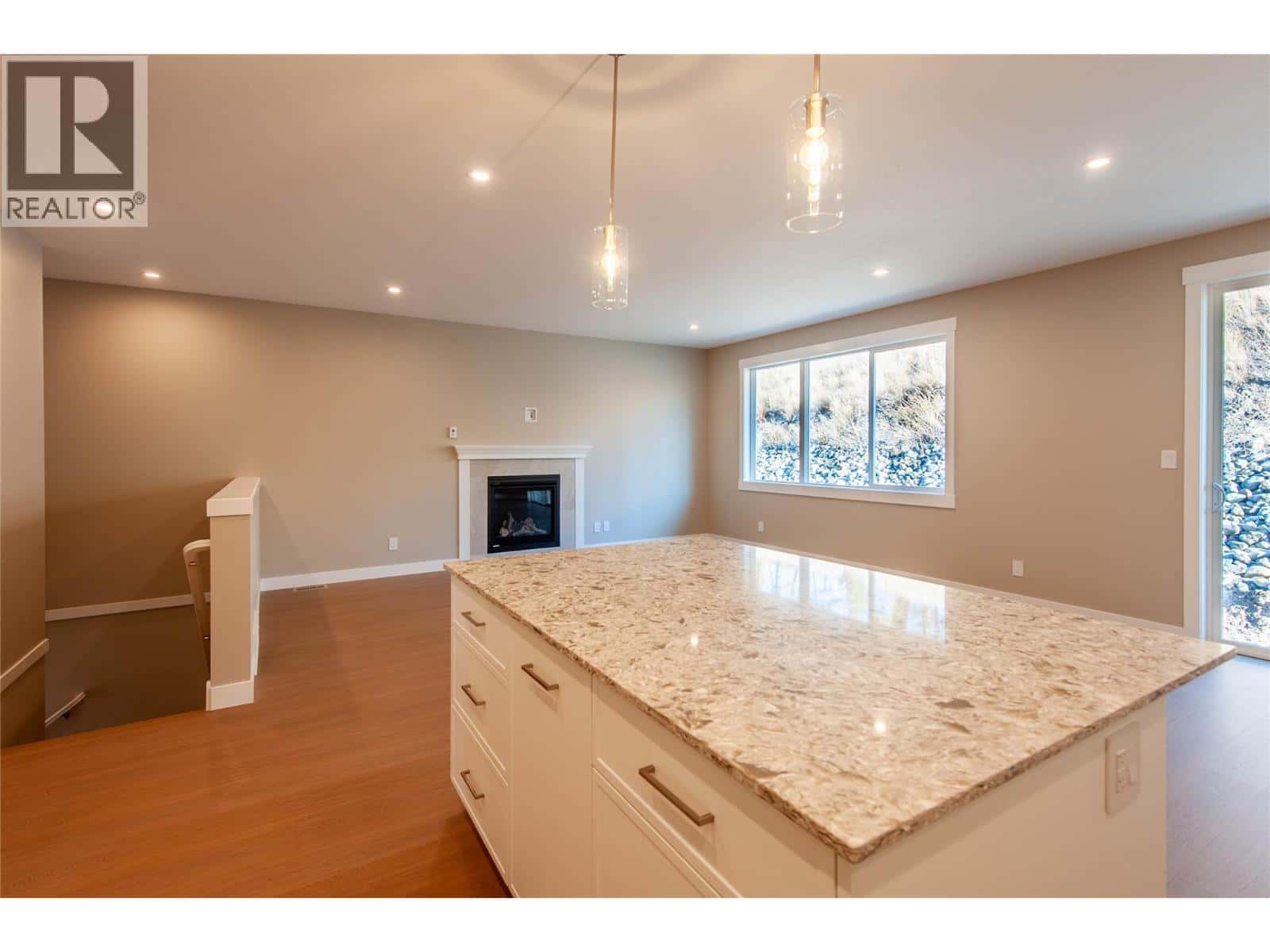 441 Poplar Drive — Logan Lake, British Columbia - Photo 5 of 15