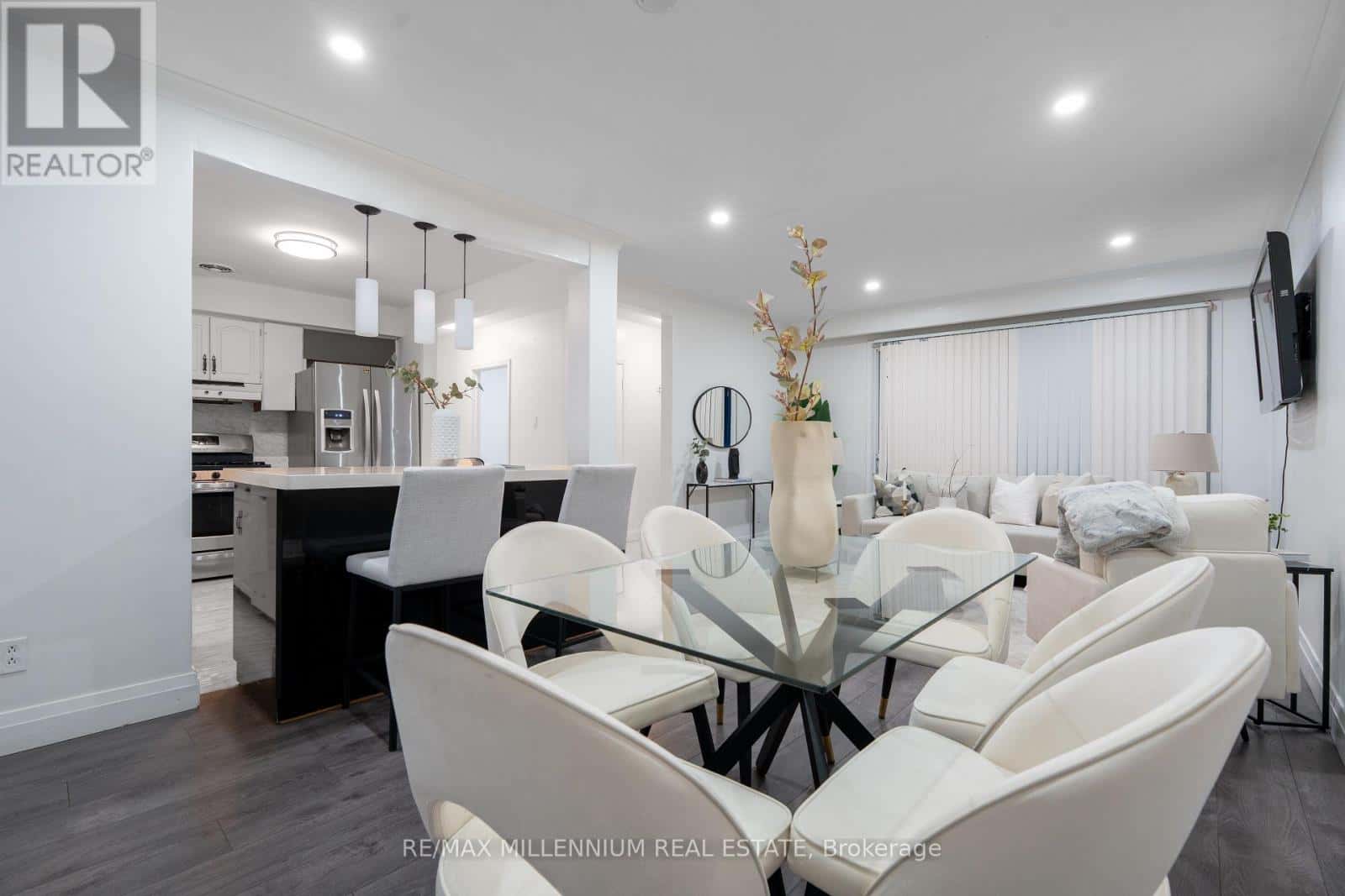 98 STAVELY CRESCENT — Toronto (Rexdale-Kipling), Ontario - Photo 5 of 28