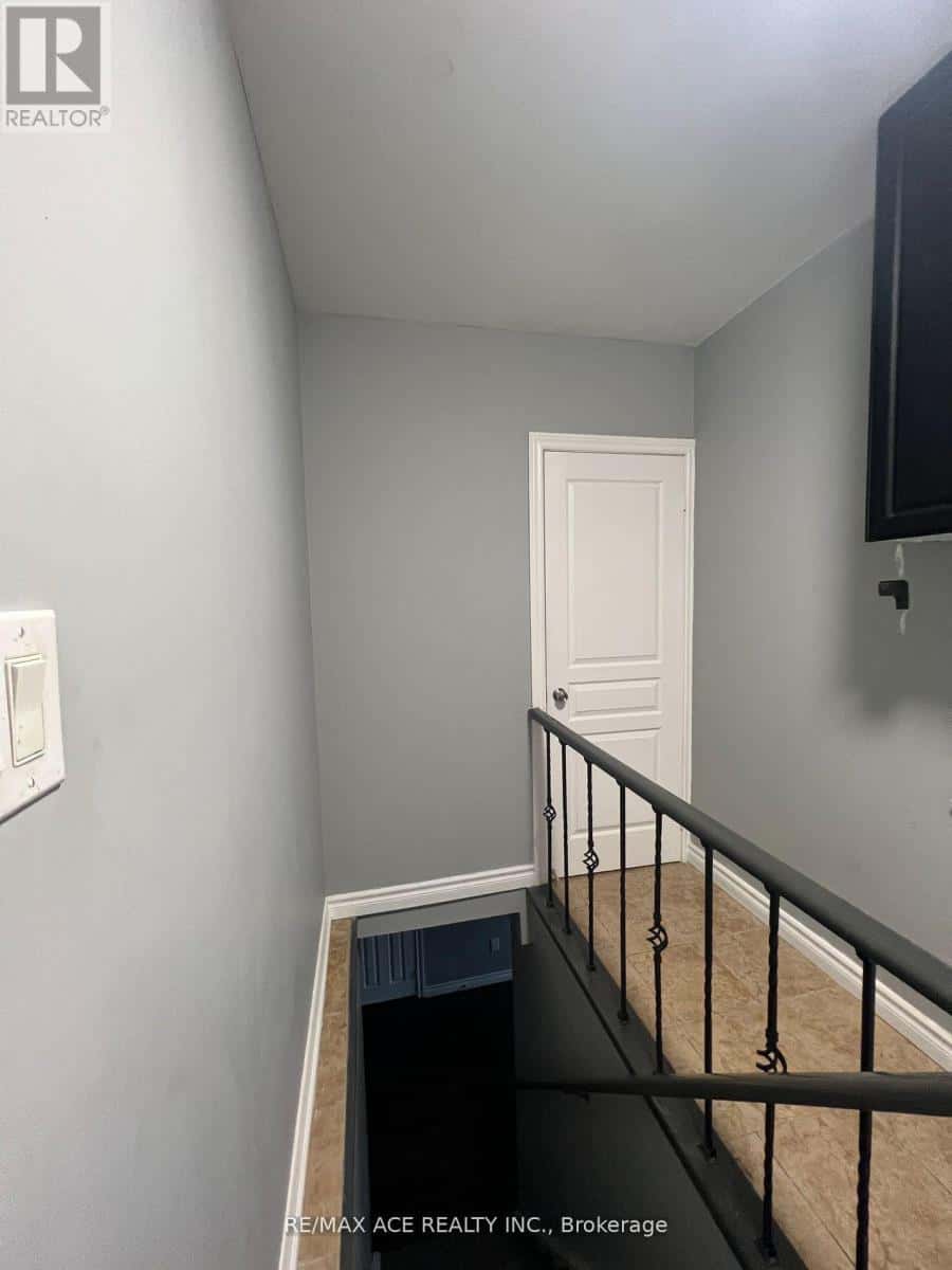 BSMT - 25 HISLOP DRIVE — Markham (Box Grove), Ontario - Photo 3 of 12