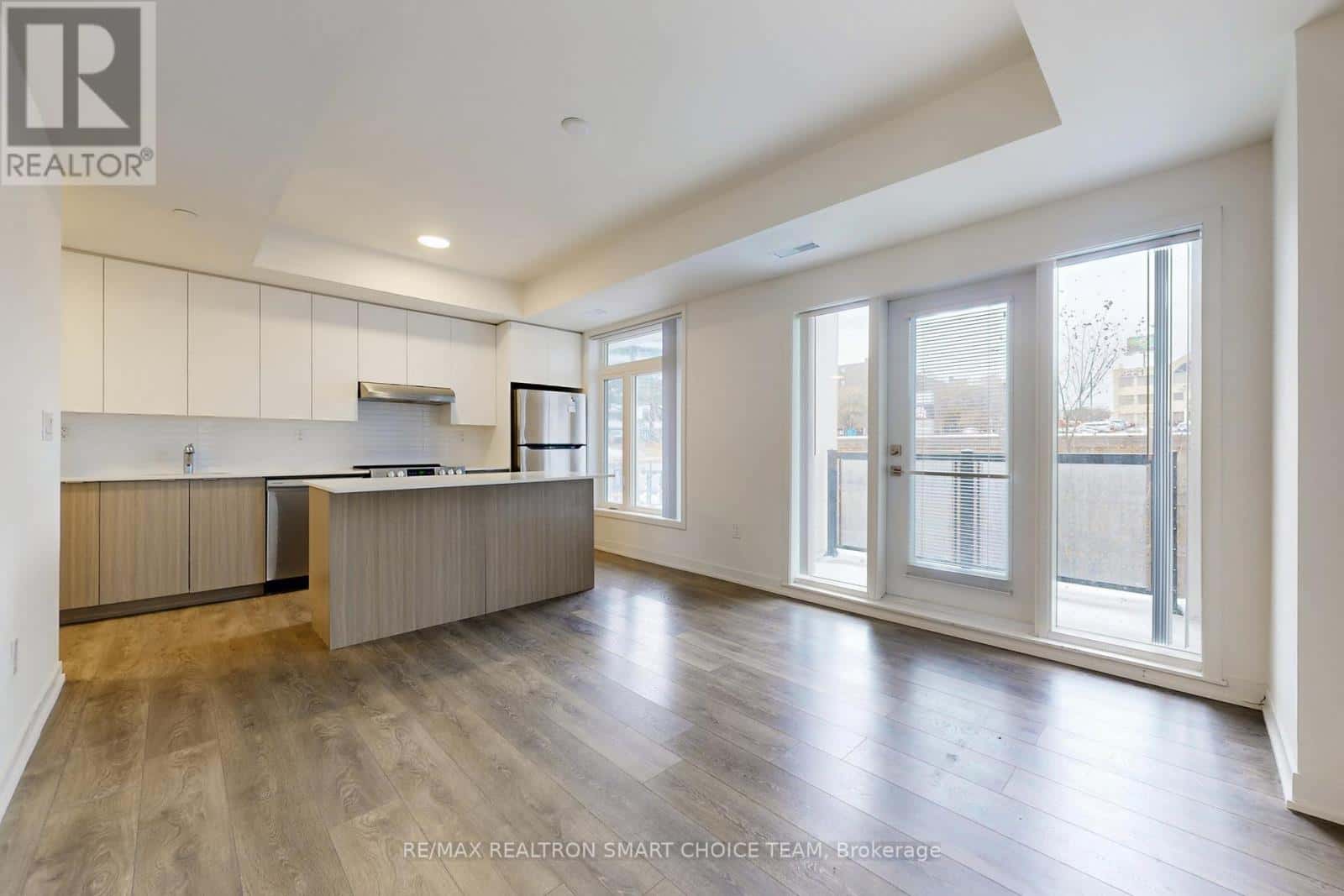 209 - 160 CANON JACKSON DRIVE — Toronto (Beechborough-Greenbrook), Ontario - Photo 3 of 42