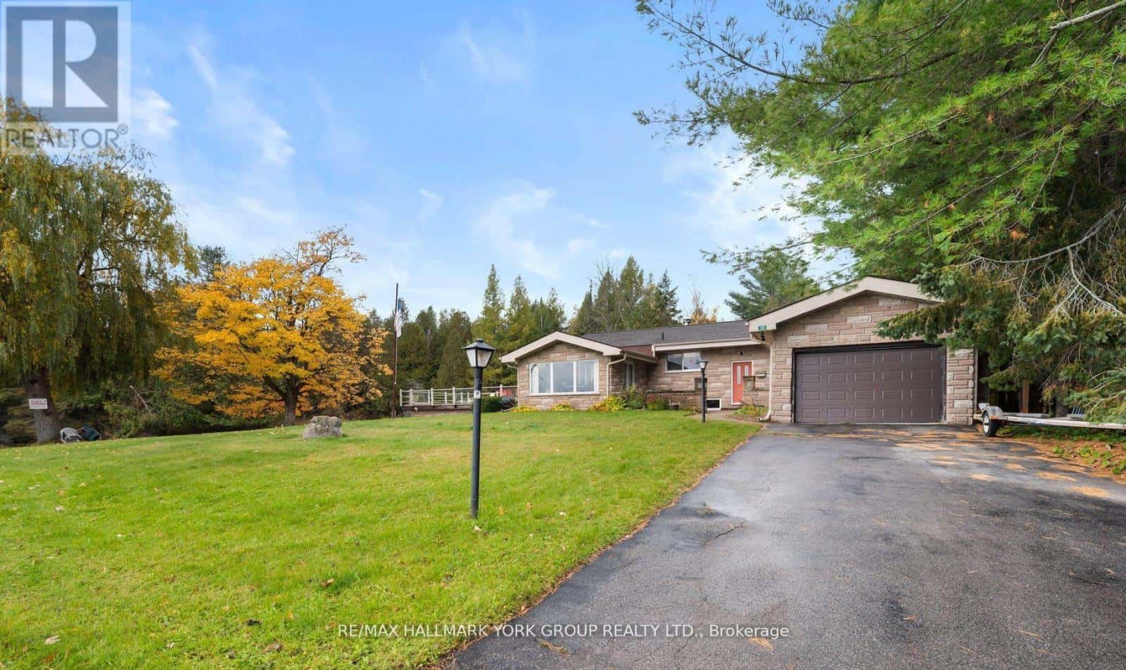 102 ALBERT STREET — Kawartha Lakes (Bexley), Ontario - Photo 2 of 40