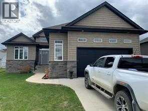 805 7 Avenue — Fox Creek, Alberta - Main photo