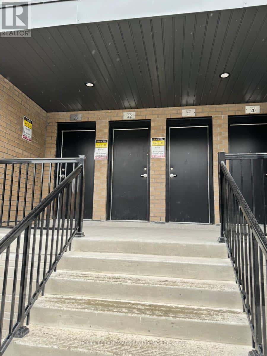 22 - 15 LYTHAM GREEN CIRCLE — Newmarket (Glenway Estates), Ontario - Photo 2 of 26