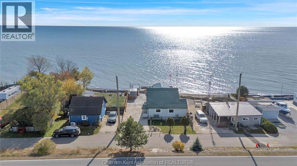 18518 Erie Shore DRIVE — Blenheim, Ontario - Photo 2 of 45