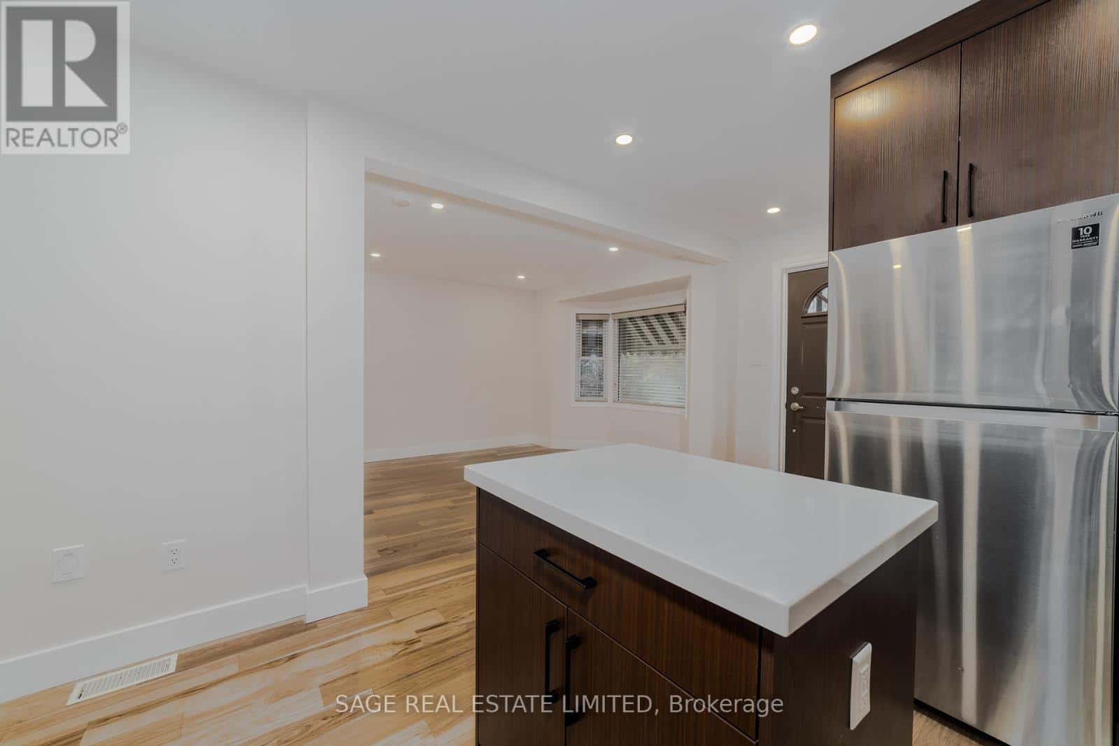 MAIN - 146 EAST 34TH STREET — Hamilton (Raleigh), Ontario - Photo 3 of 10