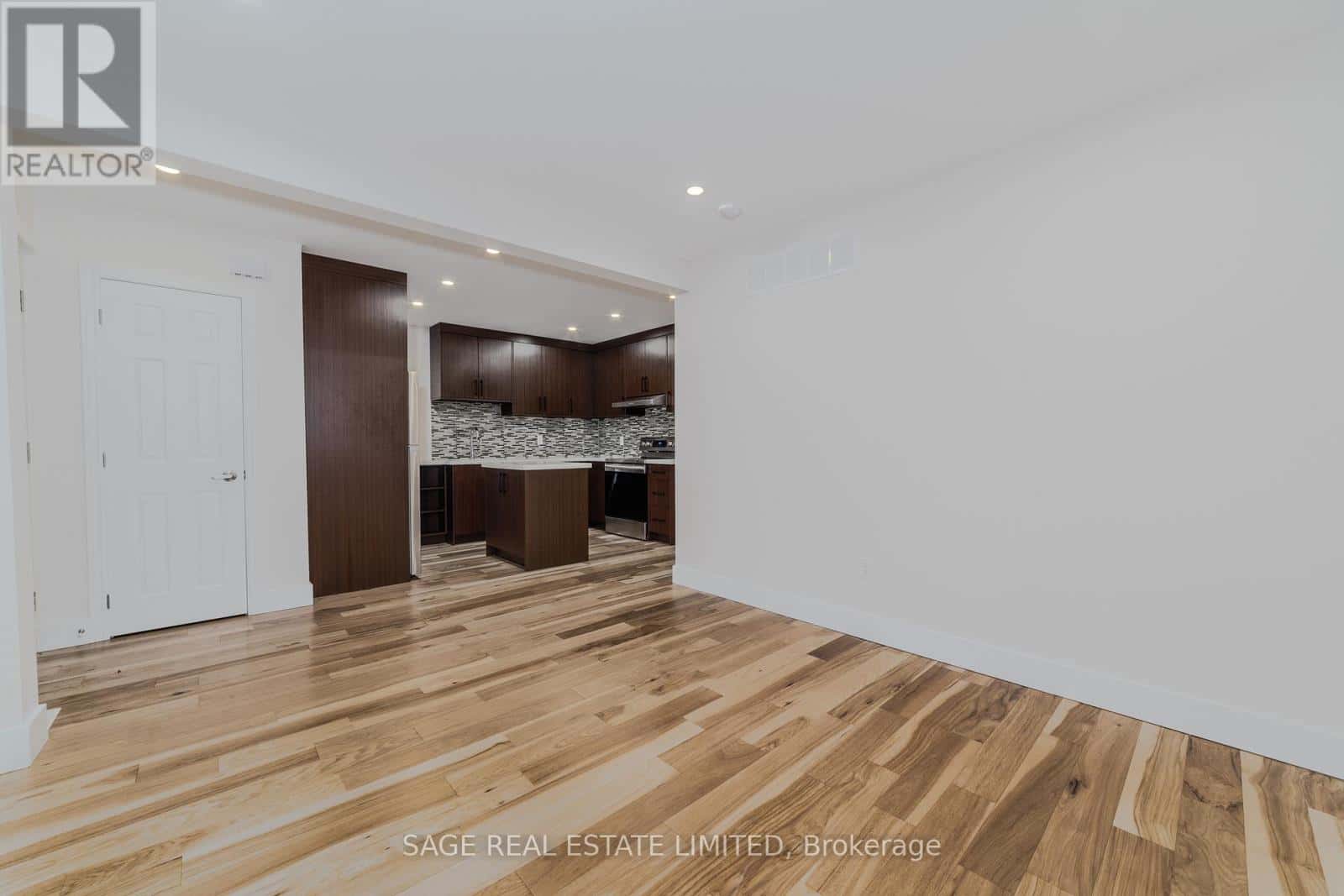 MAIN - 146 EAST 34TH STREET — Hamilton (Raleigh), Ontario - Photo 4 of 10