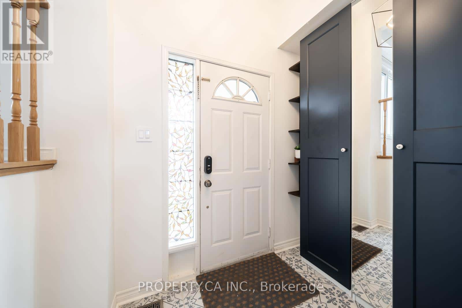 117 - 302 COLLEGE AVENUE W — Guelph (Dovercliffe Park/Old University), Ontario - Photo 3 of 48