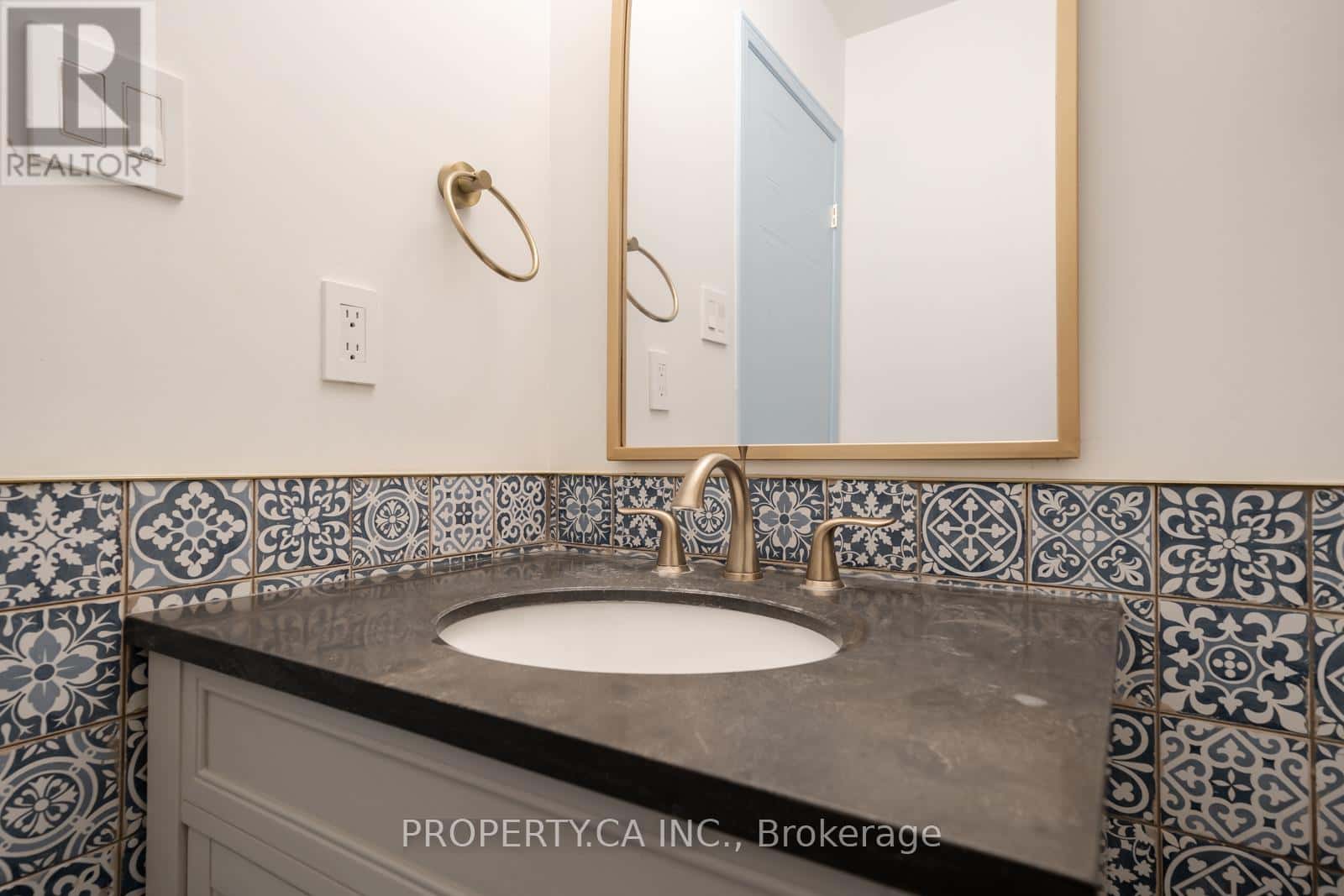 117 - 302 COLLEGE AVENUE W — Guelph (Dovercliffe Park/Old University), Ontario - Photo 5 of 48