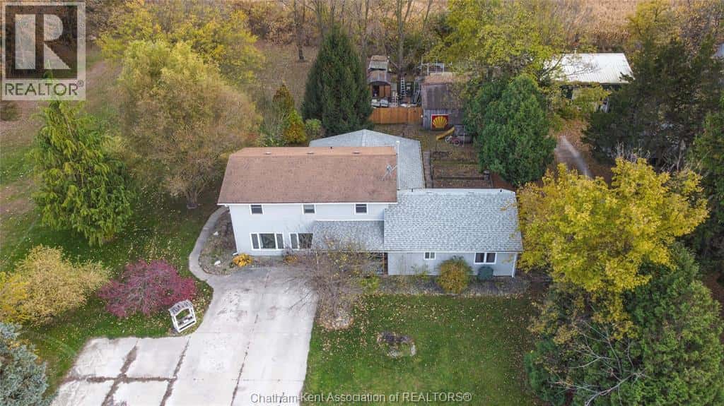 13136 EVERGREEN LINE — Thamesville, Ontario - Photo 2 of 48