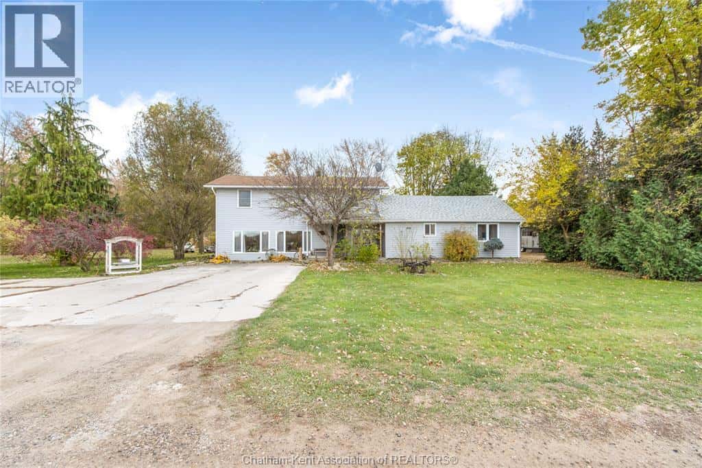 13136 EVERGREEN LINE — Thamesville, Ontario - Photo 3 of 48