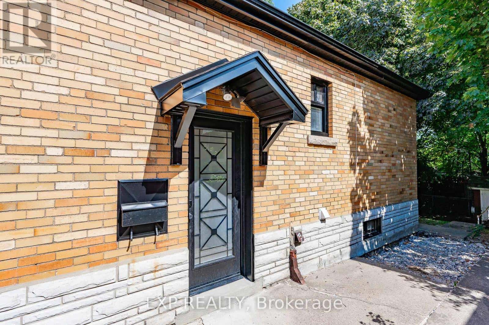 LOWER - 397 EAST 28TH STREET — Hamilton (Burkholme), Ontario - Photo 2 of 15