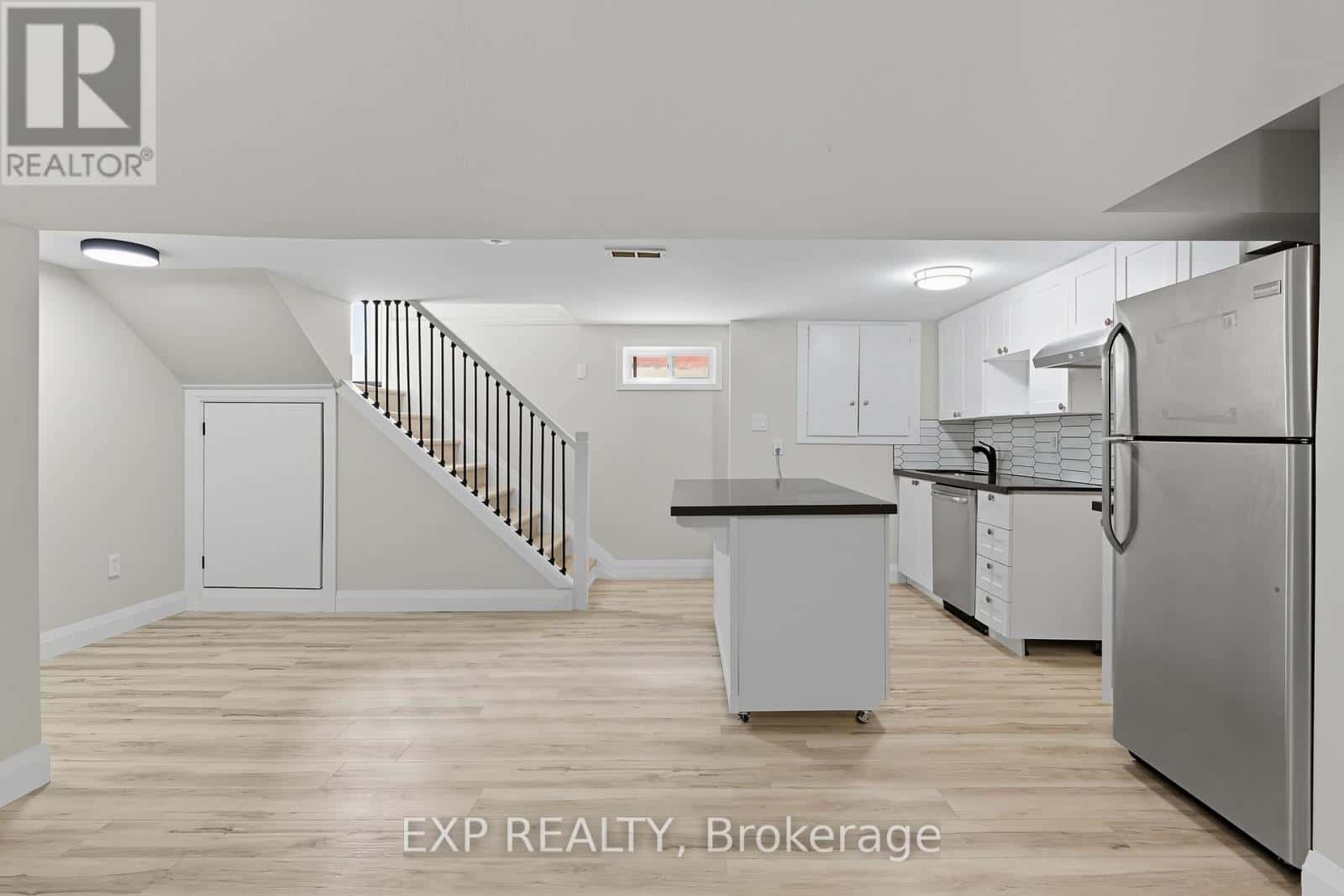 LOWER - 397 EAST 28TH STREET — Hamilton (Burkholme), Ontario - Photo 3 of 15