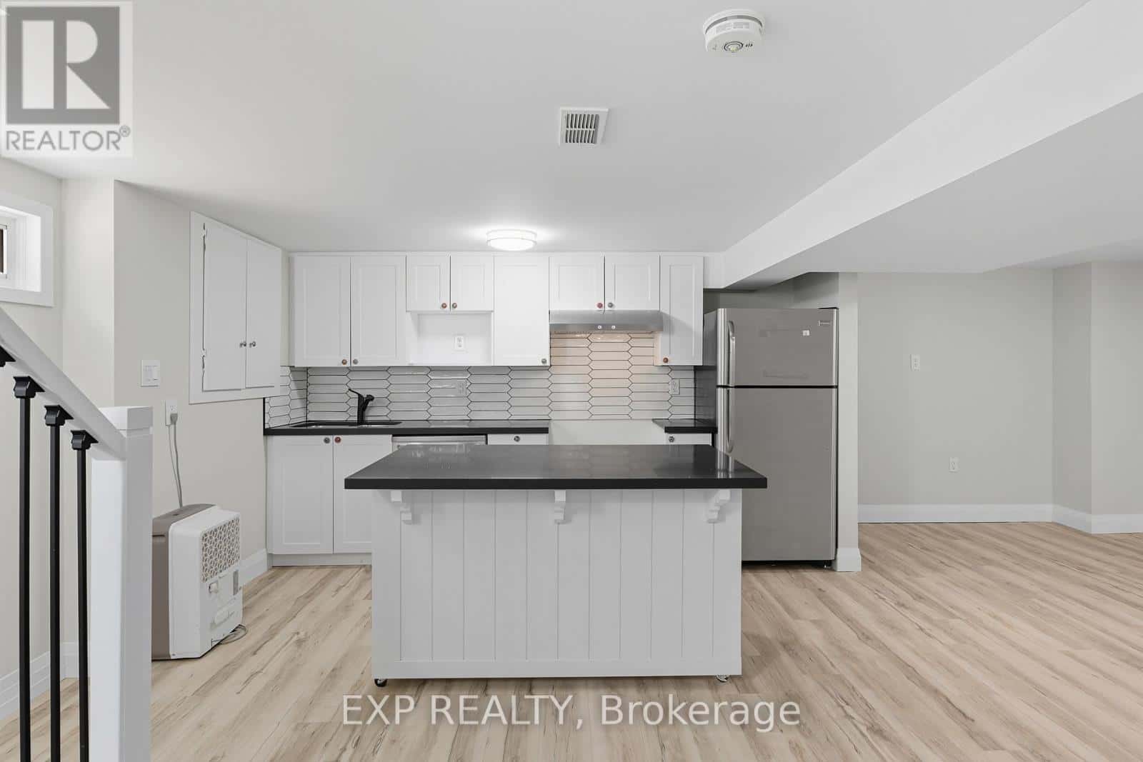 LOWER - 397 EAST 28TH STREET — Hamilton (Burkholme), Ontario - Photo 4 of 15