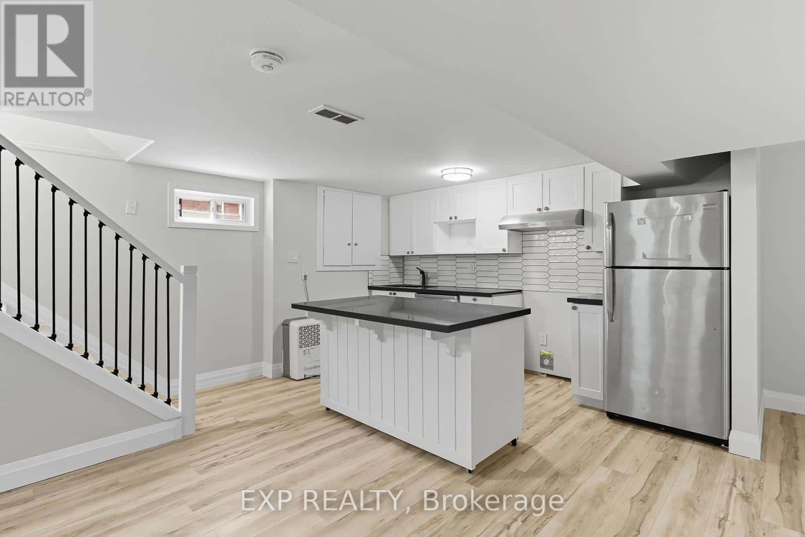 LOWER - 397 EAST 28TH STREET — Hamilton (Burkholme), Ontario - Photo 5 of 15