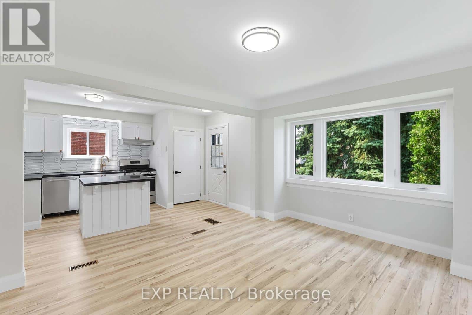 UPPER - 397 EAST 28TH STREET — Hamilton (Burkholme), Ontario - Photo 3 of 18