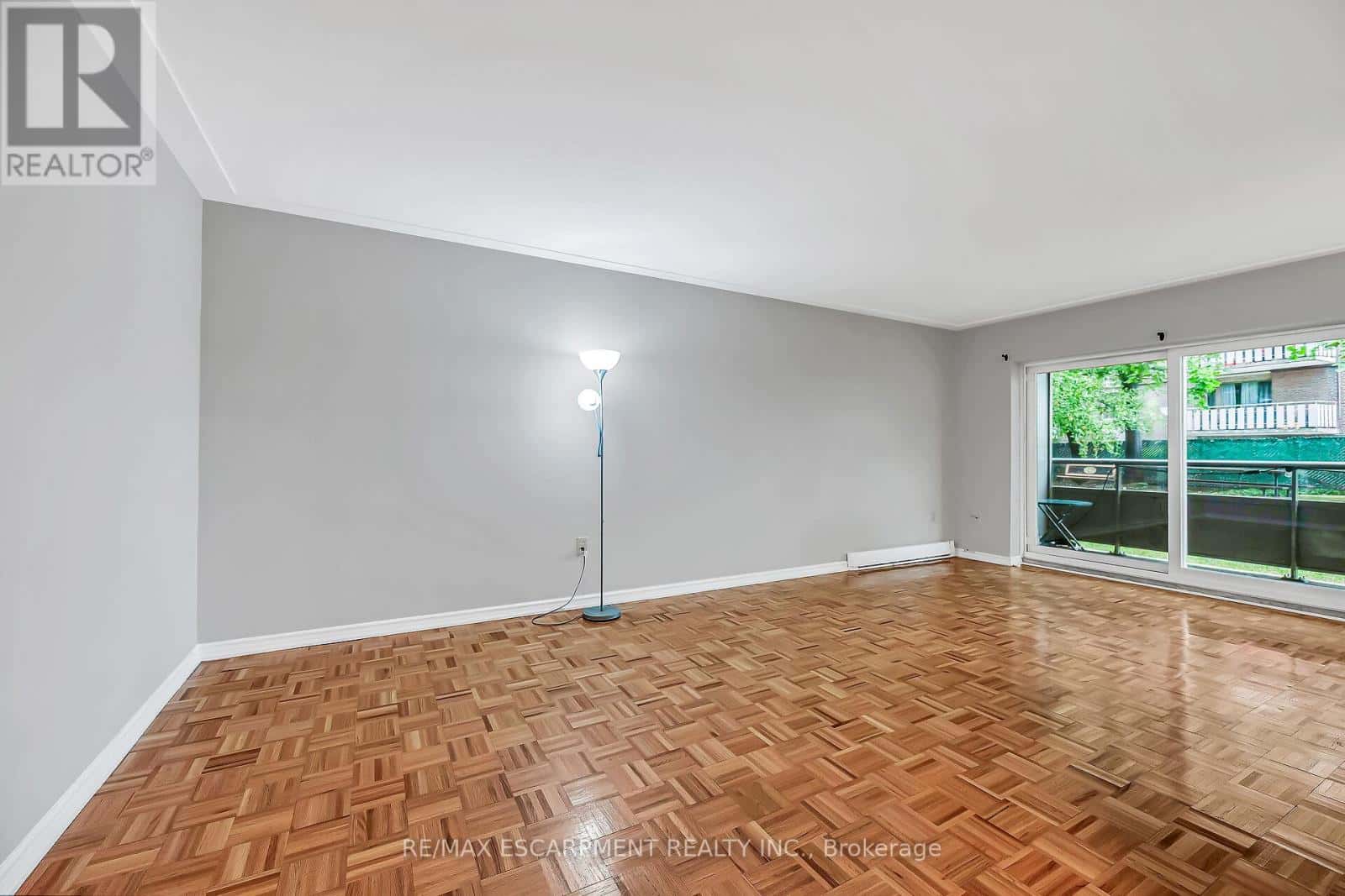 103 - 11 WOODMAN DRIVE S — Hamilton (Corman), Ontario - Photo 5 of 38