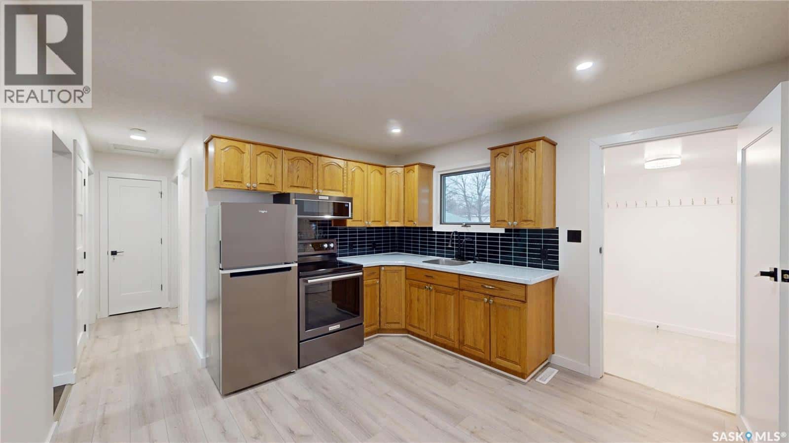 501 Windover AVENUE — Moosomin, Saskatchewan - Photo 5 of 45